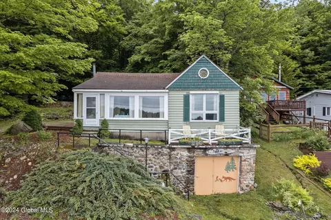 489 Hollywood Rd, Old Forge, NY 13420