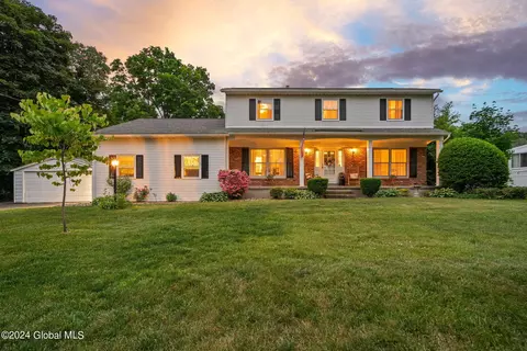 144 Acorn Dr, Glenville, NY 12302