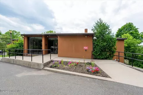 22 High St, Rensselaer, NY 12144