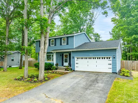 31 Karista Spring Dr, Saratoga Springs, NY 12866