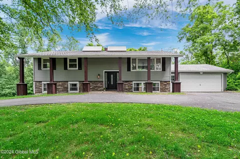 594 County Route 7, Nassau, NY 12123
