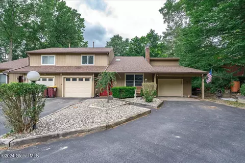 9 Woodcliffe Dr # B, Clifton Park, NY 12065