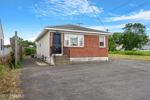 6 Ensign Pl, Albany, NY 12205