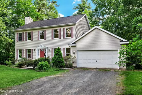 41 Drumlough Rd, Averill Park, NY 12018