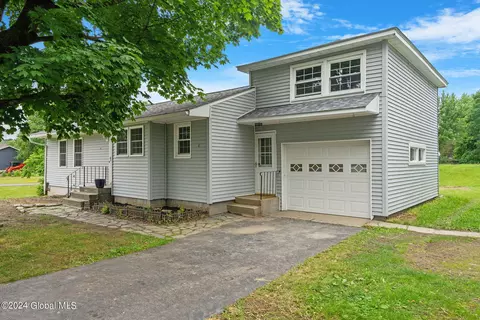 43 Kellogg Rd, Stillwater, NY 12170