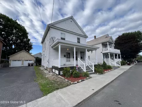 28 Green St, Mechanicville, NY 12118