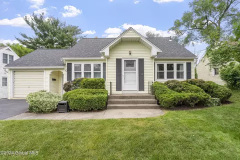 5 Vernon Blvd, Glenville, NY 12302