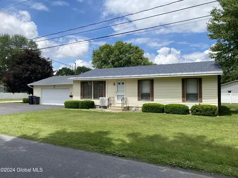 95 E Potter Ave, Granville, NY 12832