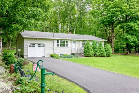 418 Fifty Six Rd, Petersburgh, NY 12138