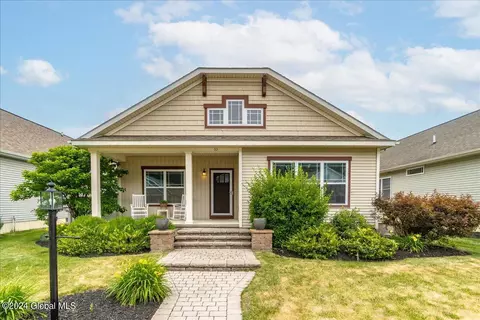 10 Vettura Ct, Malta, NY 12020