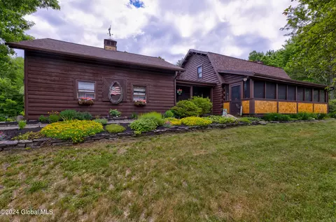 974 Valley Falls Rd, Schaghticoke, NY 12154