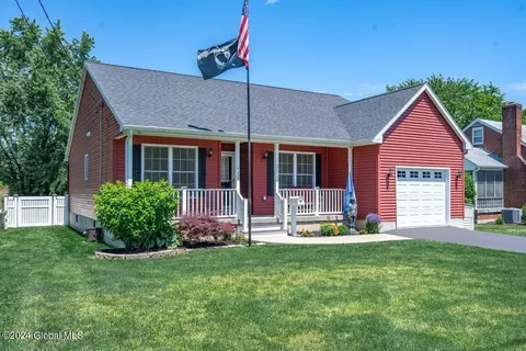 35 Bruen Ct, Rensselaer, NY 12144