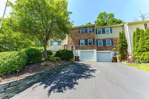 5 Riverview Dr #2, Coeymans, NY 12045