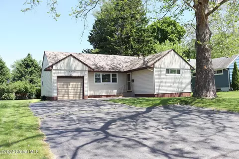 2296 Nelson Dr, Niskayuna, NY 12309
