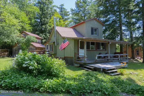 107 Avery Rd, Caroga Lake, NY 12032