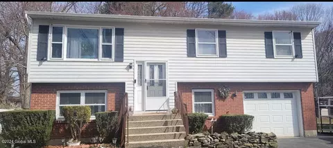 9 Melissa Ct, Albany, NY 12205