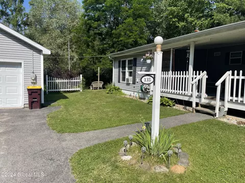 135 Hart Rd, Amsterdam, NY 12010