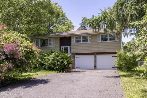 5 Locust Dr, Voorheesville, NY 12186