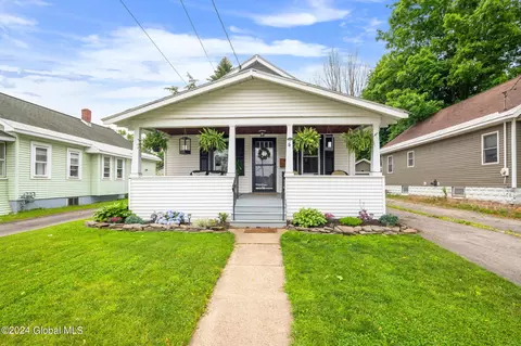 4 Cuthbert St, Scotia, NY 12302