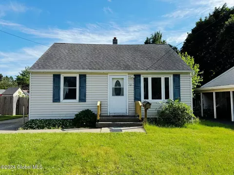 12 Lester St, Colonie, NY 12205