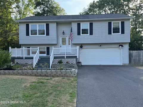 8 Sunshine Dr, Gansevoort, NY 12831
