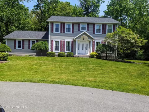 2 Delaware Ct, Rexford, NY 12148