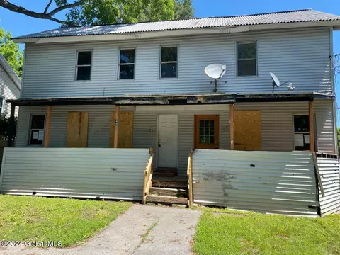 40 Grove St, Cairo, NY 12413