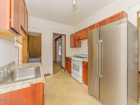 Kitchen - 6 Sheldon St, Schenectady, NY 12308 photo 1 of 2