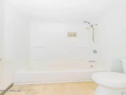 Bath - 6 Sheldon St, Schenectady, NY 12308 photo 1 of 1