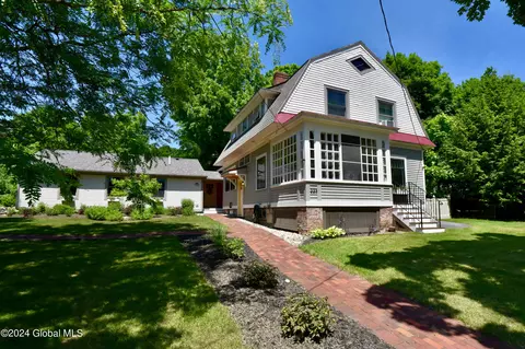 223 Maple Ave, Saratoga Springs, NY 12866