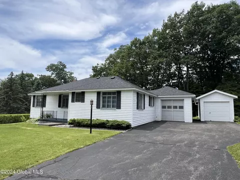 7 Grandview Dr, Gloversville, NY 12078