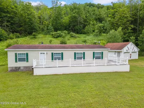 240 Cresent Rd, Gilboa, NY 12076