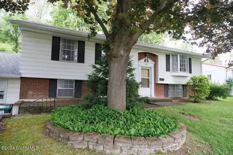 107 Davies Ln, Cobleskill, NY 12043