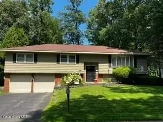 34 Wilshire Dr, Albany, NY 12205