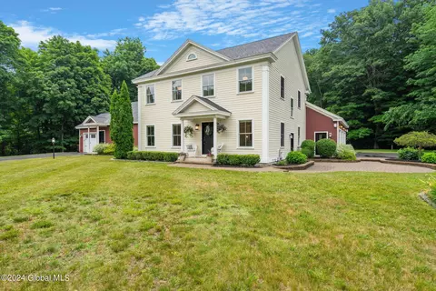 87 Button Rd, Waterford, NY 12188