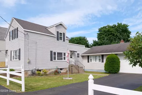 30 2nd Ave, Waterford, NY 12188