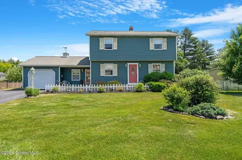 3 Fairway Ln, Schenectady, NY 12304