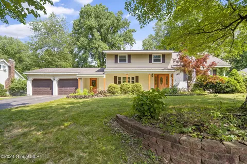 5 Patroon Pl, Ballston Lake, NY 12019