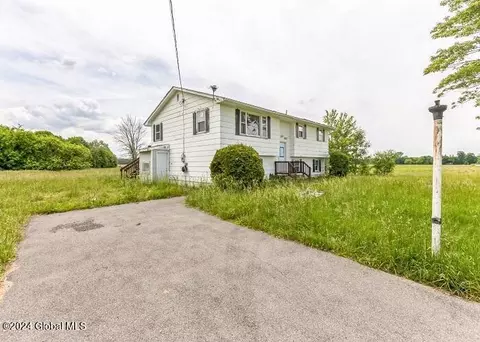 16752 Glidden Rd, Holley, NY 14470