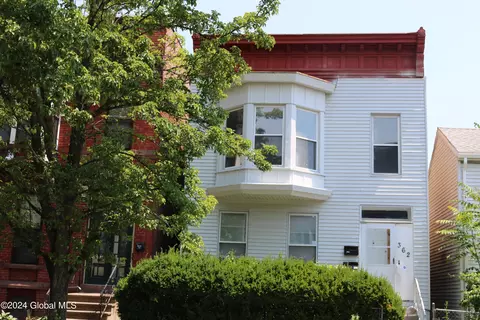 362 3rd St, Troy, NY 12180