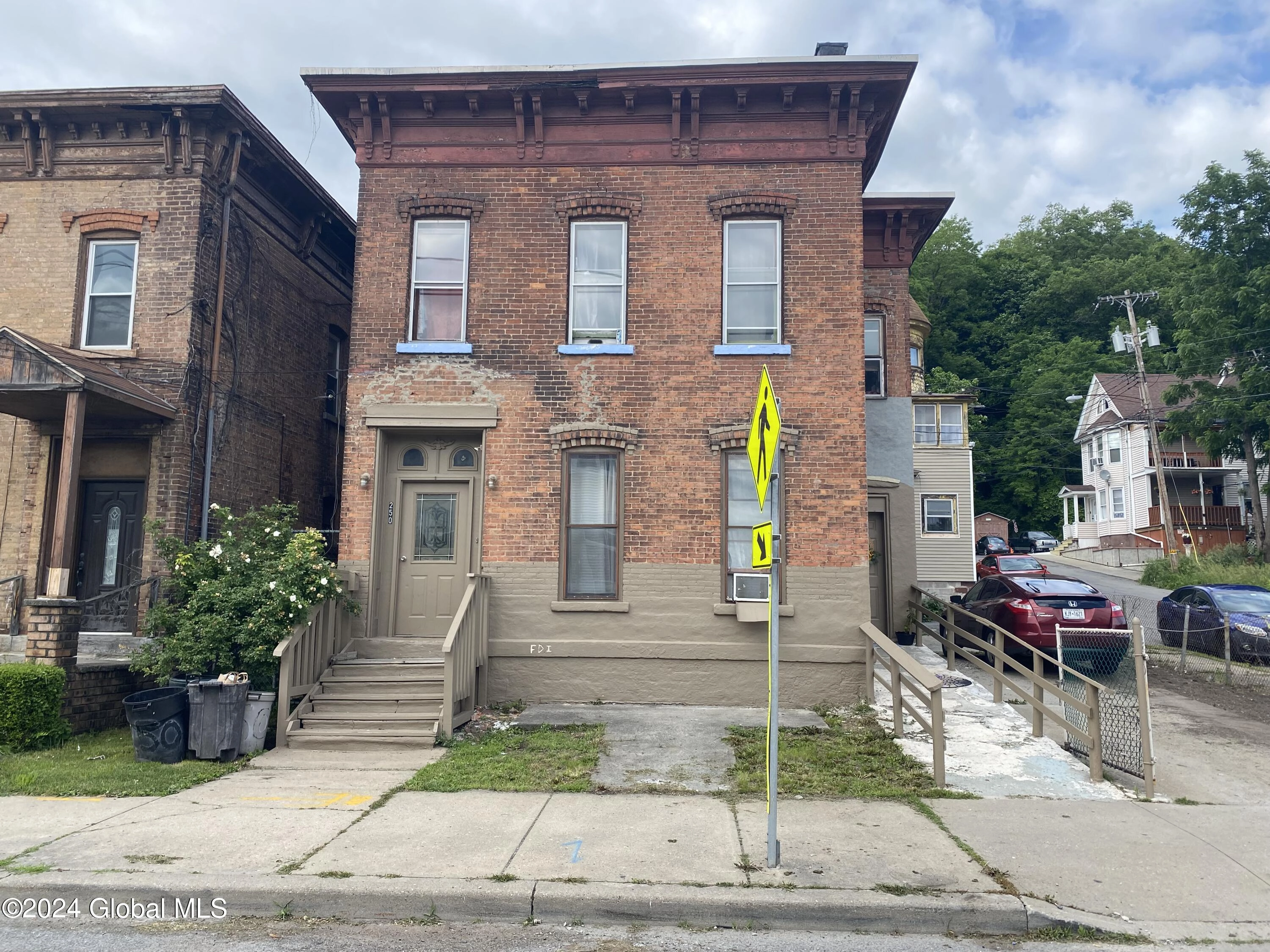 250 E Main St  