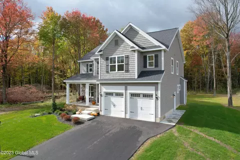 29 Olympia Ct, Mechanicville, NY 12118