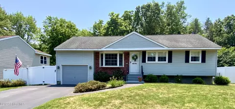 19 Simon Ln, Latham, NY 12110