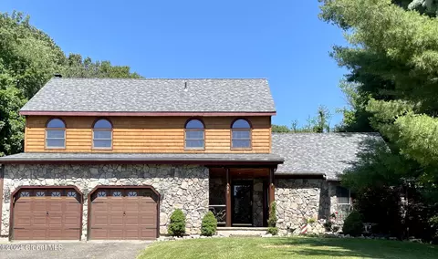 122 Southbury Rd, Clifton Park, NY 12065