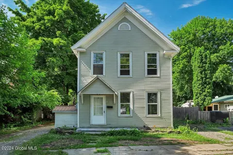35 John St, Greenwich, NY 12834