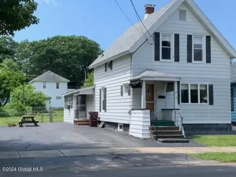 48 Saratoga Blvd, Gloversville, NY 12078