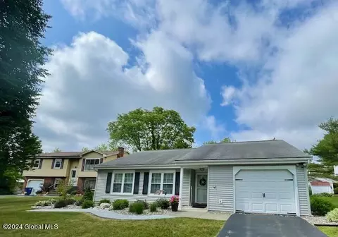 2 Bayberry Ln, Cohoes, NY 12047