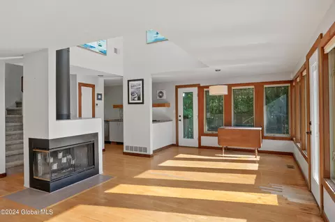 3 Marion Ave, Malta, NY 12020 photo 4