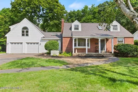 28 Jennifer Rd, Glenville, NY 12302
