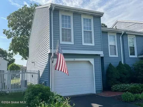 13 Fox Hollow Sq, Cohoes, NY 12047